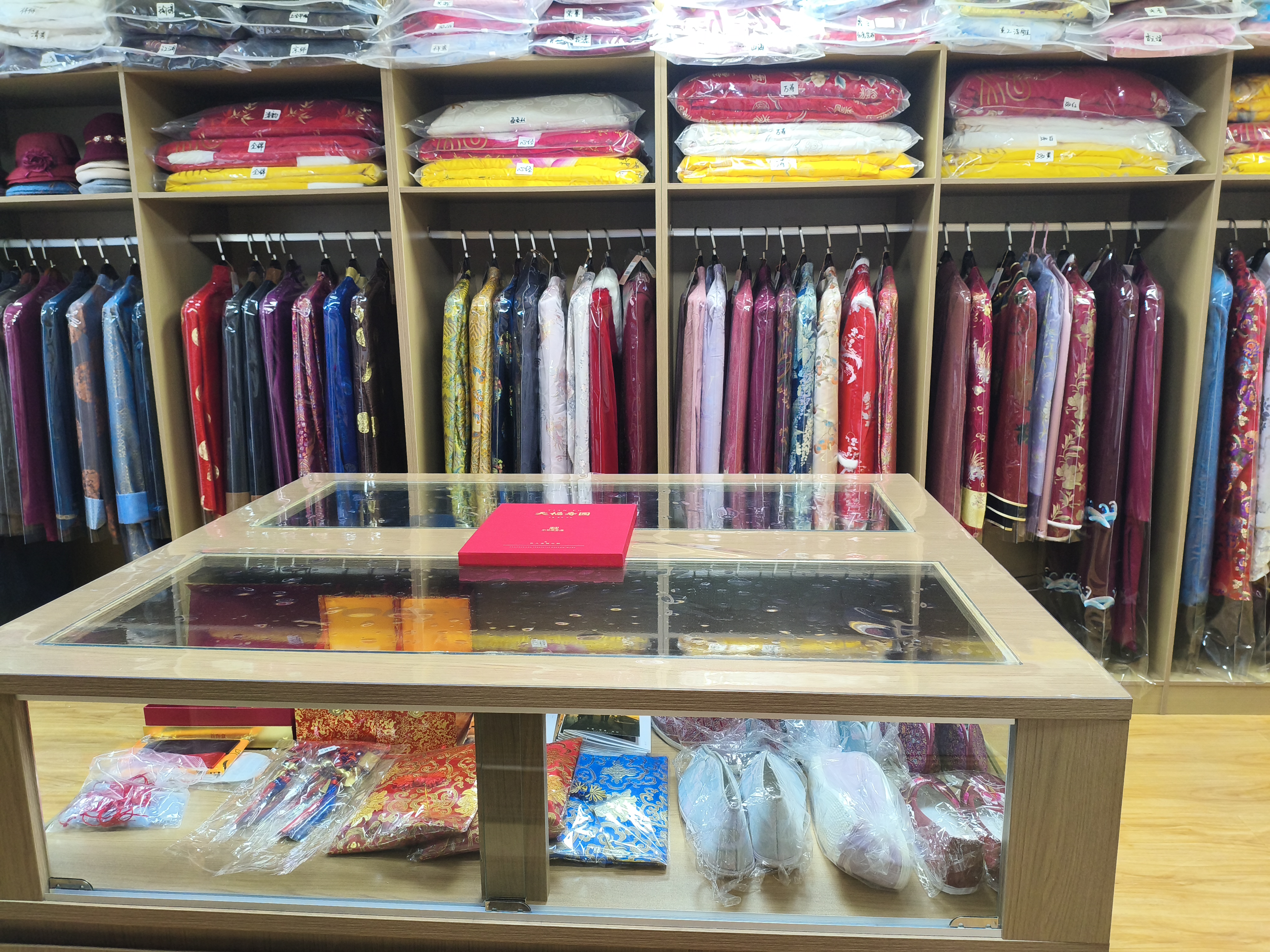 郑州寿衣购买全攻略：实体店地址、选购要点与同城配送指南